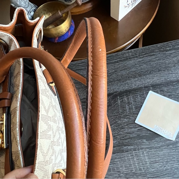 NEW! Michael Kors Hamilton Ivory Monogram Padlock Logo Satchel - Picture 11 of 13